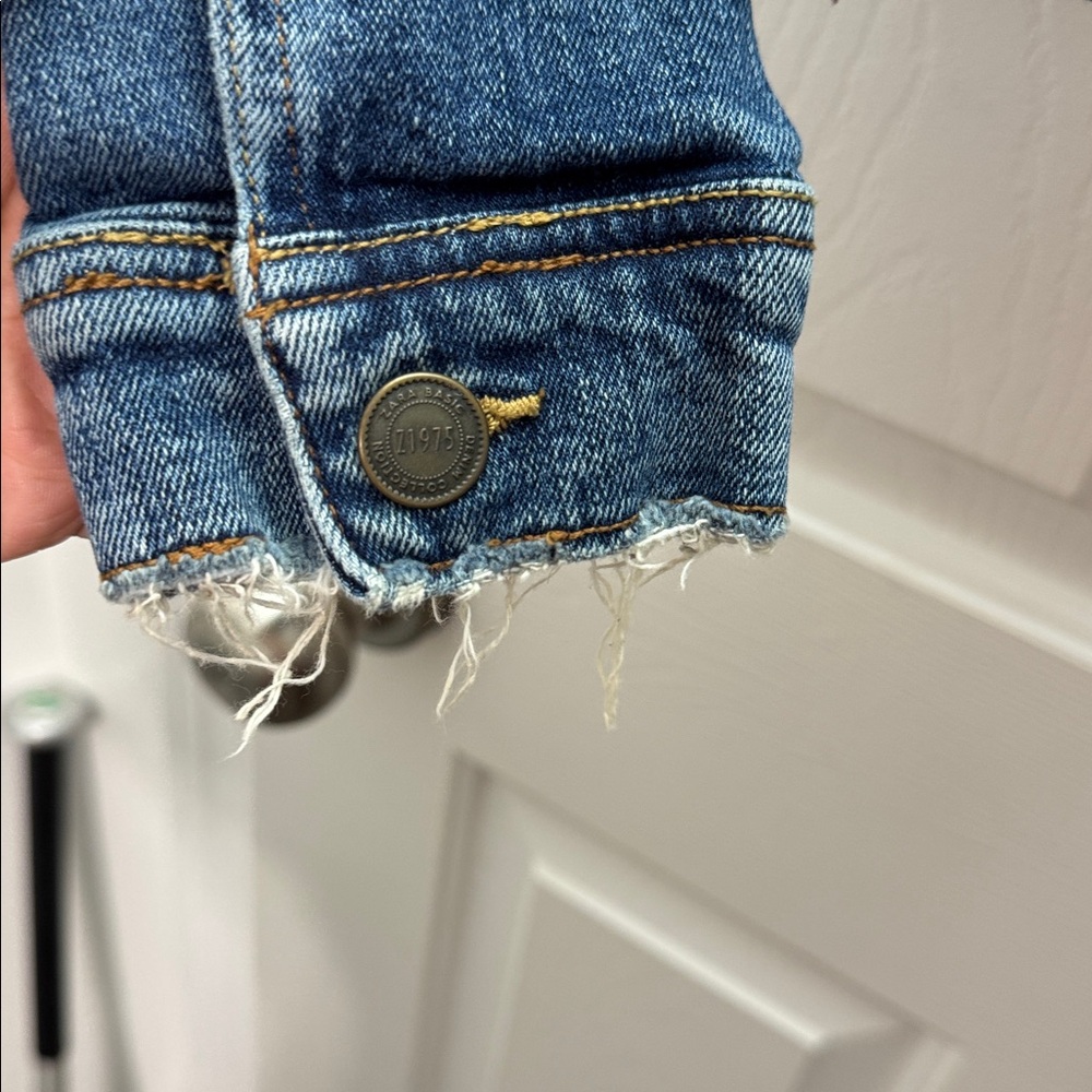 ZARA Distressed Classic Jean Jacket - Picture 9 of 10